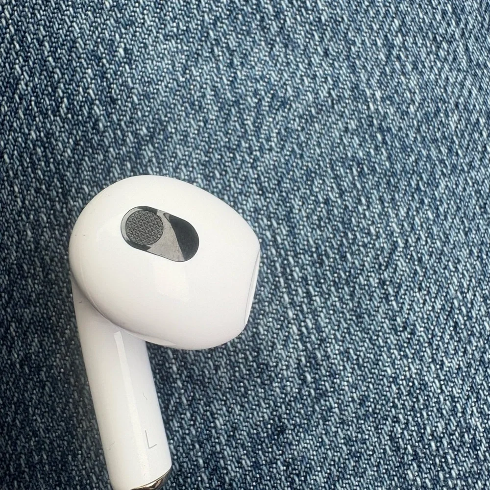 Apple White AirpodPro 2nd gen with Charging Case